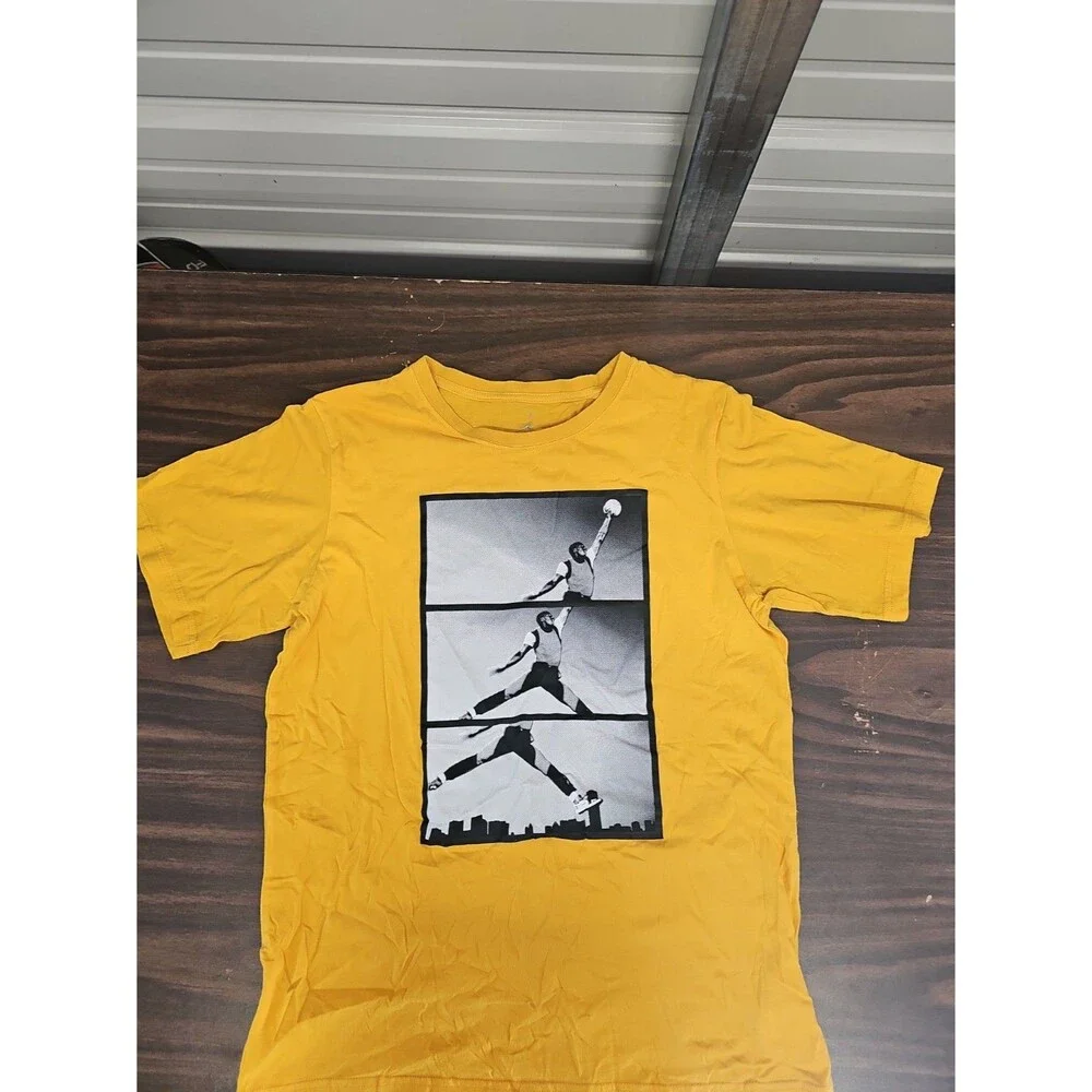 Vintage Jordan Mens Yellow Jumpman Logo Crew Neck Short Sleeve T-Shirt S
